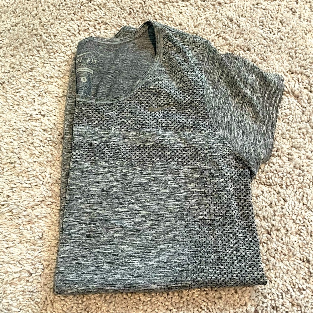 Women’s Gray Nike Workout Top Size Small